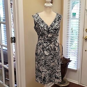 Evan-Picone black white floral sleeveless fitted dress portrait collar Vneck 8P…